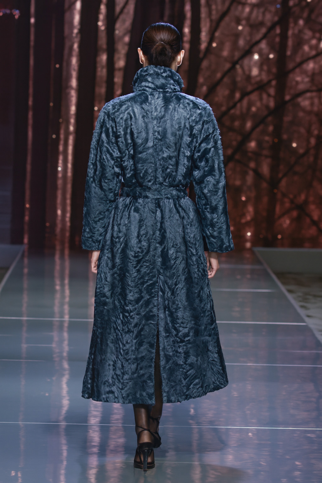 Шуба из каракуля тёмно-синяя